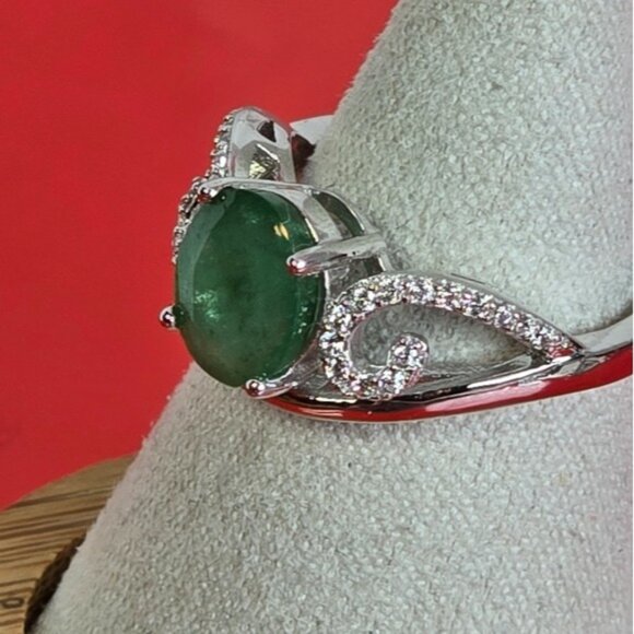 925 Sterling Silver Ring with Natural Emerald Gemstone 9x7mm & CZ - Picture 3 of 9